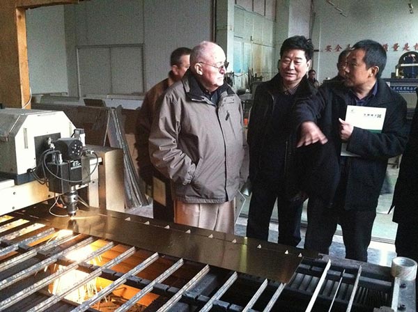 美國(guó)密蘇里州富爾頓市市長(zhǎng)里若得·本頓先生