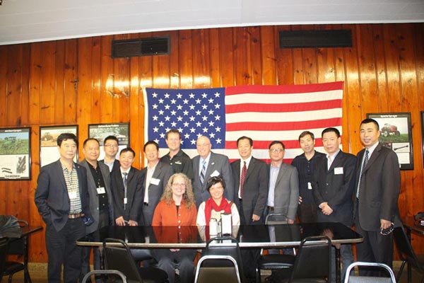 陳云庭先生隨溫州市總工程師研究會(huì)與溫州市機(jī)械聯(lián)合會(huì)