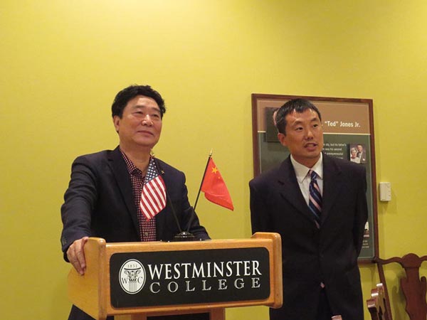 陳云庭先生在美國(guó)密蘇里州講臺(tái)上發(fā)表演講